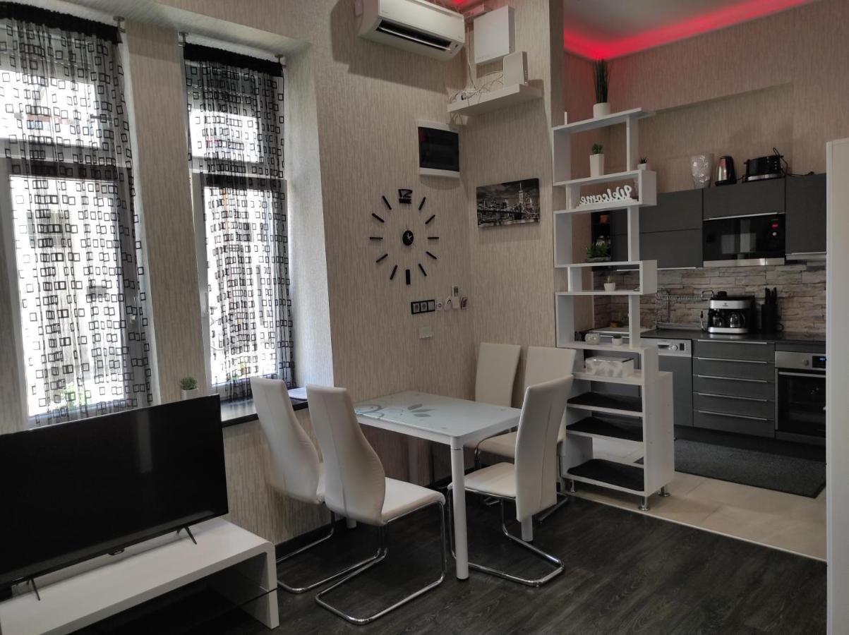Corvinus Apartman Budapeste Exterior foto