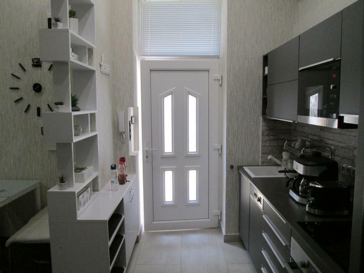 Corvinus Apartman Budapeste Exterior foto